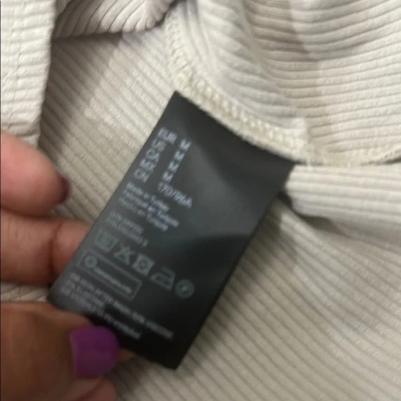 H&M Rib-knit Off-the-shoulder Top Sz. M‎ - Picture 5 of 7